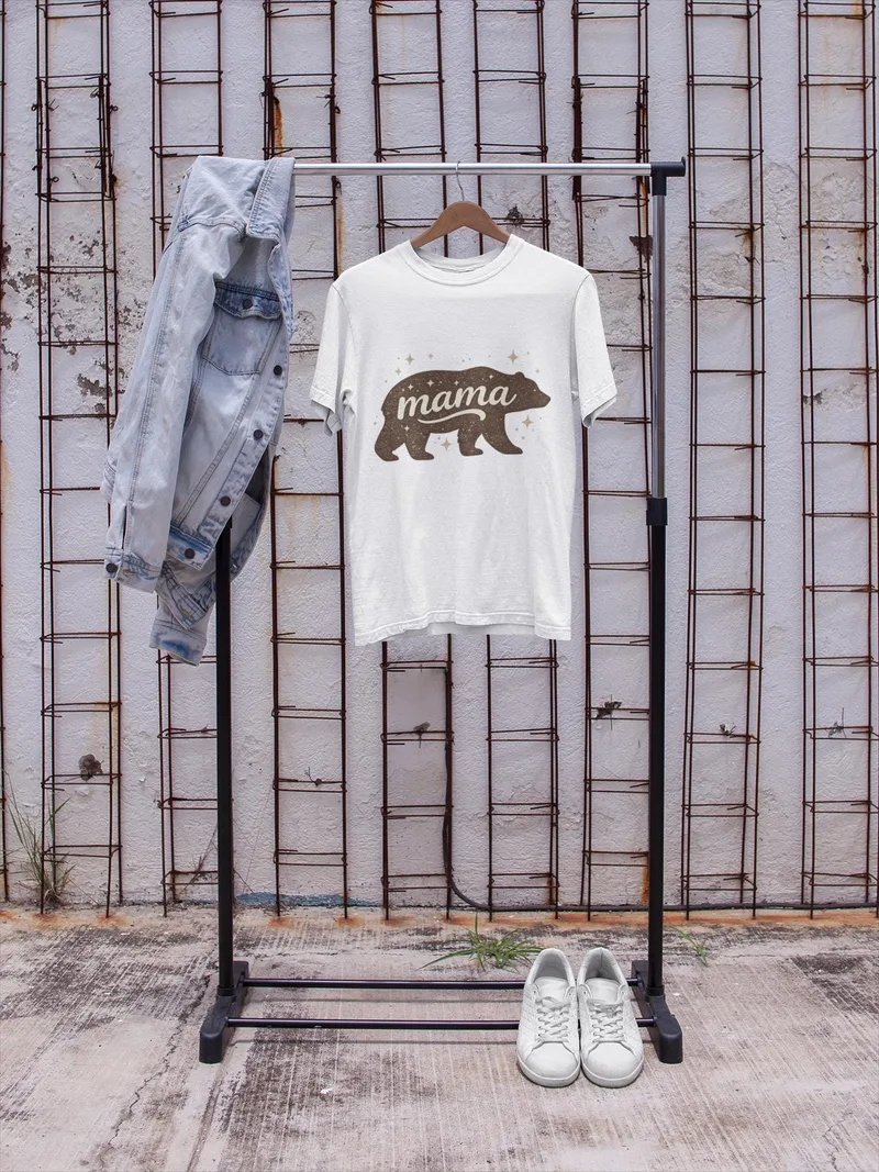 Mama Bear t-shirt printed with a bear silhouette and stars